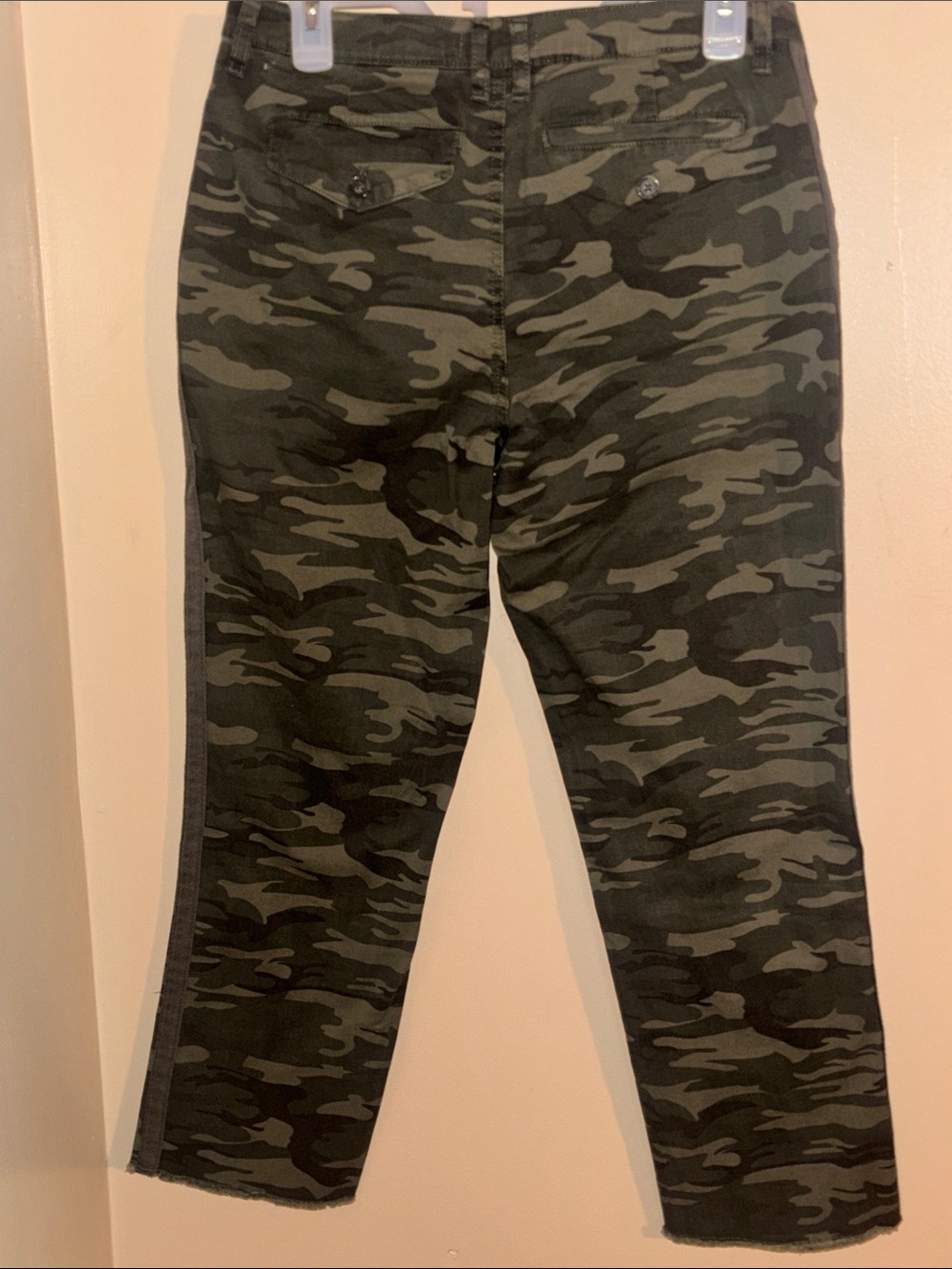 NWOT! Buffalo by David Bitton Women’s Olive Camo Utility Pants Size 8 - Picture 2 of 7